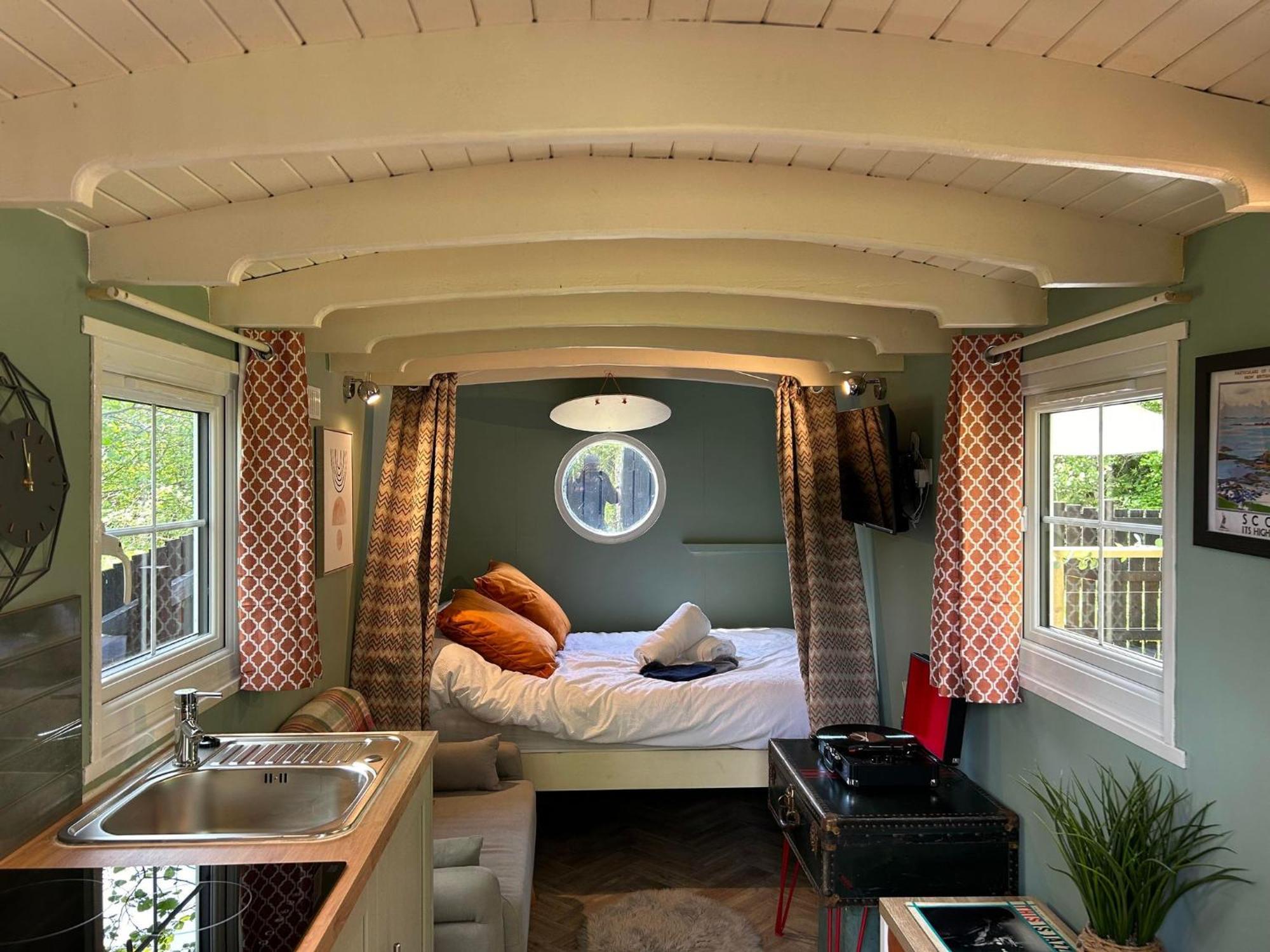 Appin Holiday Homes -Caravans, Lodges, Shepherds Hut And Train Carriage Stays Eksteriør billede