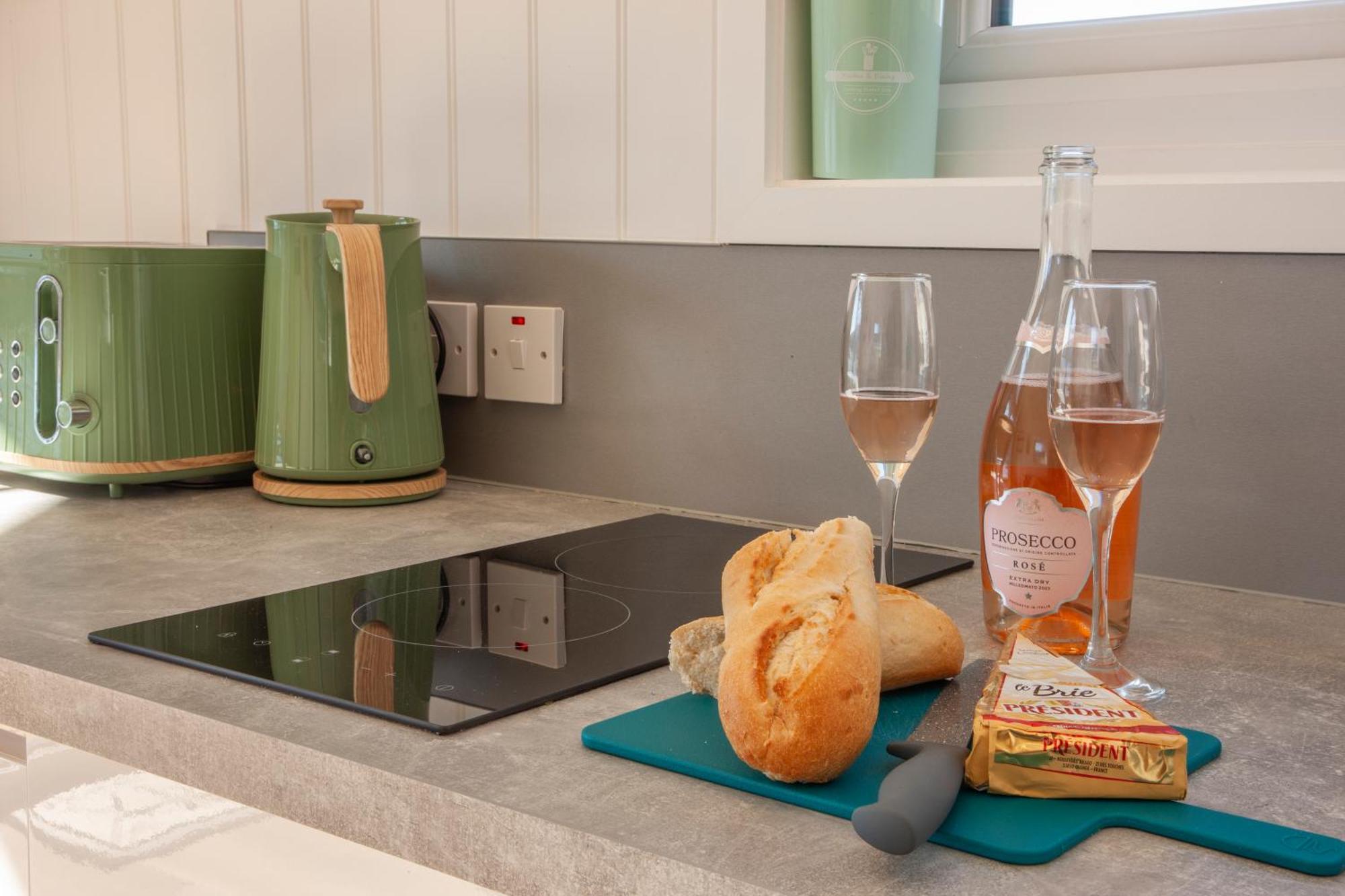 Appin Holiday Homes -Caravans, Lodges, Shepherds Hut And Train Carriage Stays Eksteriør billede